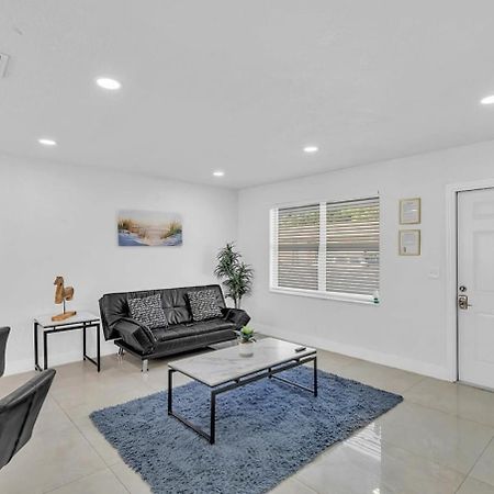 2 Bdrm Modern House Mins From Beach & Casino Hb1 Hallandale Beach Exteriér fotografie