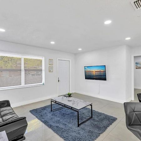 2 Bdrm Modern House Mins From Beach & Casino Hb1 Hallandale Beach Exteriér fotografie