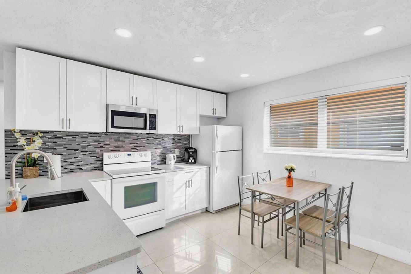 2 Bdrm Modern House Mins From Beach & Casino Hb1 Hallandale Beach Exteriér fotografie